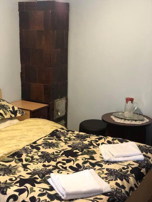 Casuta Bunicilor Isverna Hotel Kültér fotó