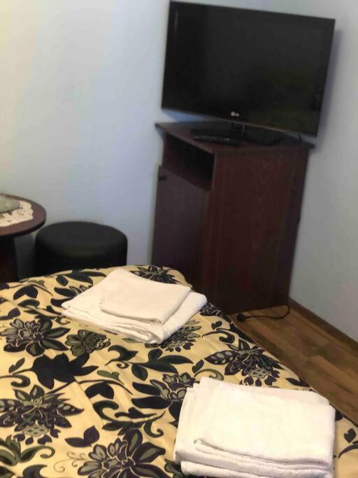 Casuta Bunicilor Isverna Hotel Kültér fotó