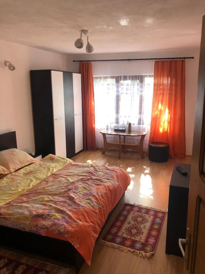 Casuta Bunicilor Isverna Hotel Kültér fotó