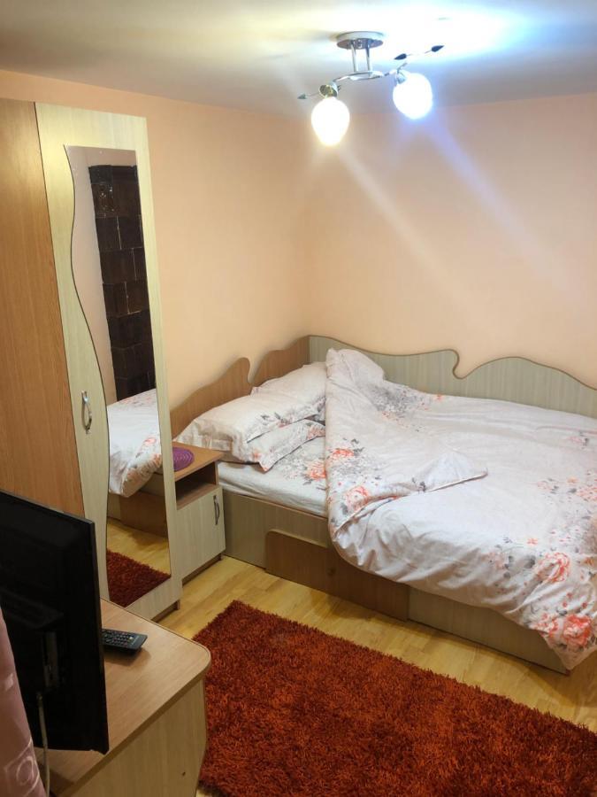 Casuta Bunicilor Isverna Hotel Kültér fotó