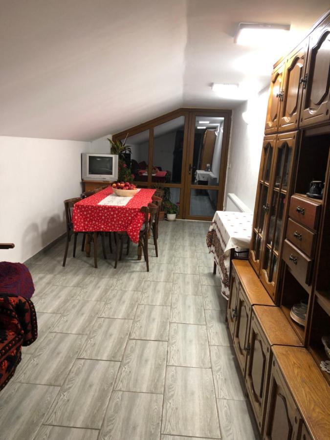 Casuta Bunicilor Isverna Hotel Kültér fotó