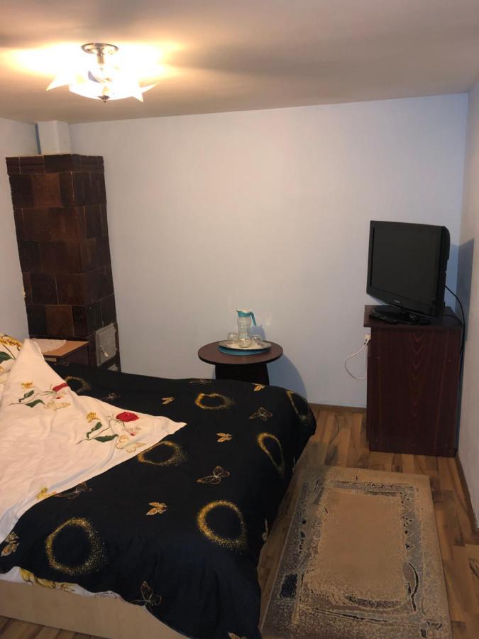Casuta Bunicilor Isverna Hotel Kültér fotó