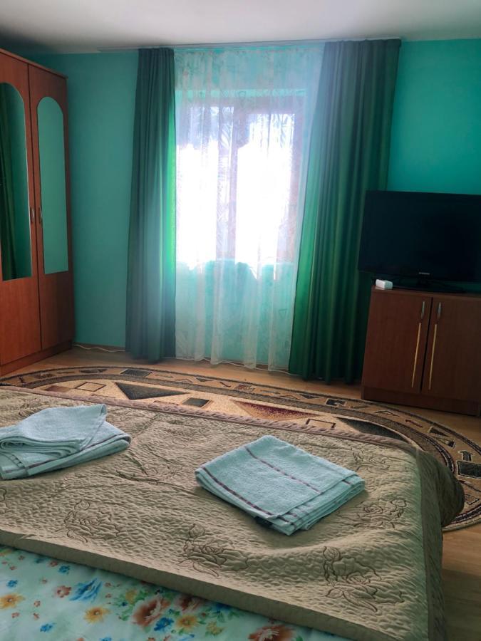 Casuta Bunicilor Isverna Hotel Kültér fotó